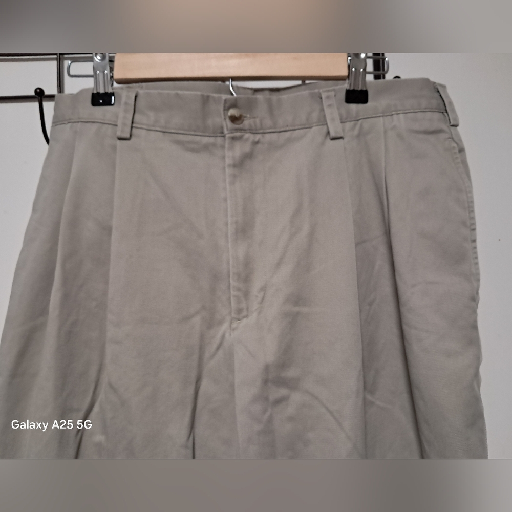 34x29 Izod Chinos 34X29 - Picture 2 of 7